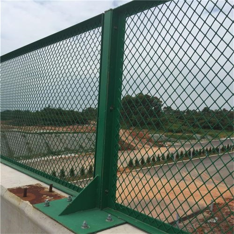 橋梁鋼板網(wǎng)防護(hù)柵欄圖片4