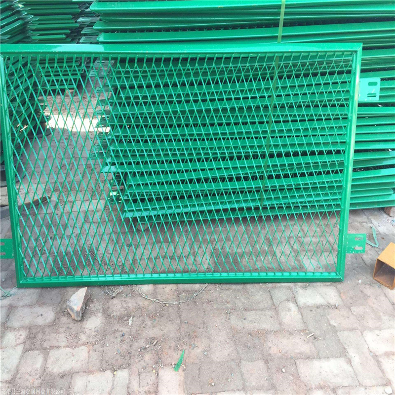 斜方孔高速公路護(hù)欄網(wǎng)圖片1
