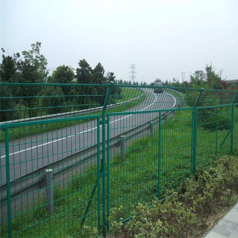 公路框網(wǎng)隔離柵圖片3