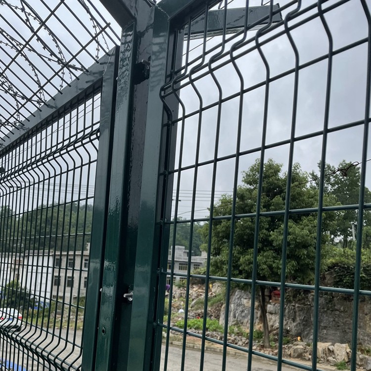 機(jī)場鐵絲網(wǎng)圍界圖片1
