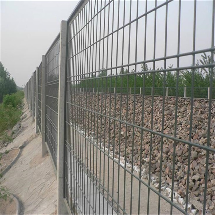 鐵路沿線防護(hù)柵欄圖片4